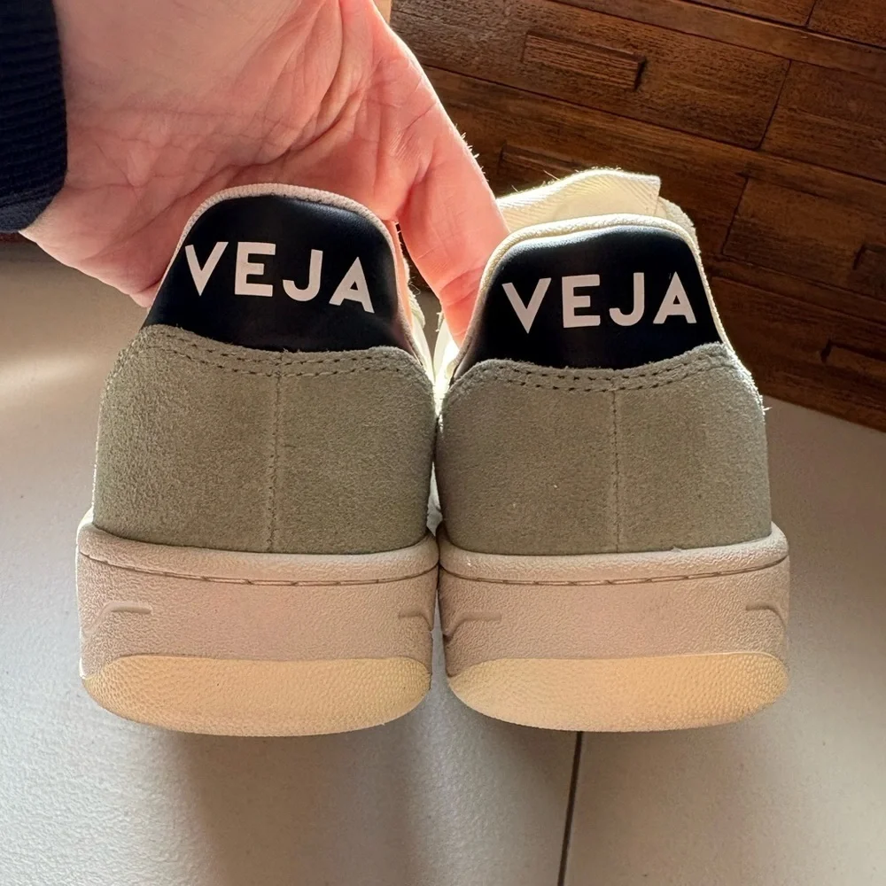 Veja V-10 LEATHER PURE BLACK CLAY sneakers size 5